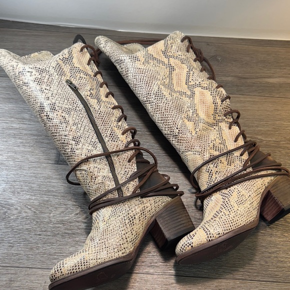 Freebird by Steven Snakeskin Pattern Knee-High Boots woman’s size 8 - Picture 1 of 14